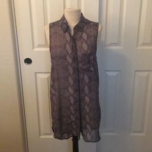 Lush Sleeveless Button Down Tunic Top